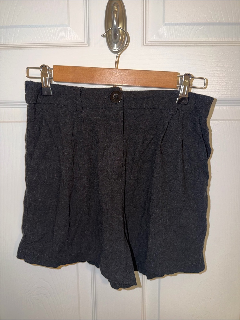 Classic Women's Black Linen-Blend Shorts